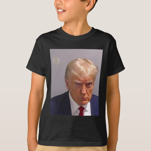 トランプムショットTee – アイコニックおもしろいと Tシャツ (正面)