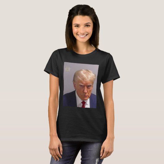トランプムショットTee – アイコニックおもしろいと Tシャツ (正面フル)
