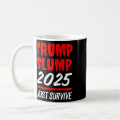 トランプ不況2025 なんとか生き残れ - 真っ赤な株マ コーヒーマグカップ (左)