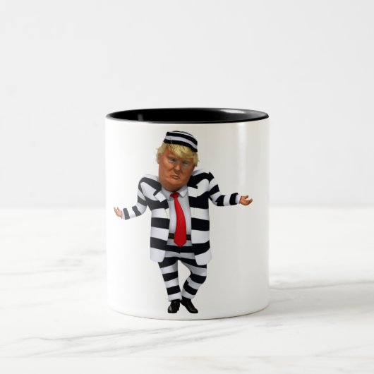 トランプ刑務所衣服 ツートーンマグカップ (中央)
