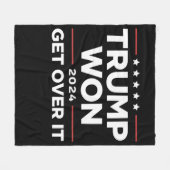 トランプ勝利 諦めろ 2024 フリースブランケット (正面(横))