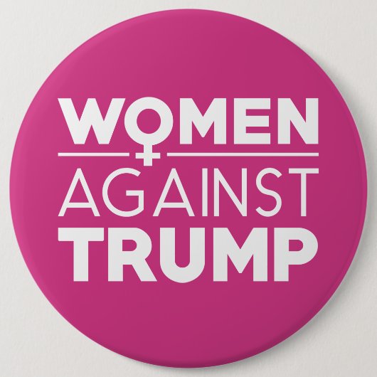 トランプ反対の女性 缶バッジ (正面)