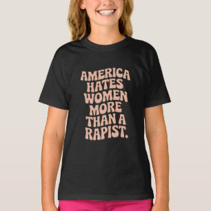 トランプ反対 MAGA反対 抗議 フェミニスト アクティビスト Tシャツ