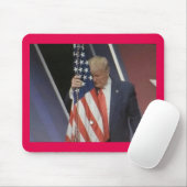 トランプ大統領がアメリカ国旗を掲げる マウスパッド (マウス)