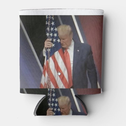 トランプ大統領がアメリカ国旗を掲げる 缶クーラー (正面)