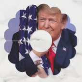 トランプ大統領が旗を掲げる ワイングラスタグ (裏面)