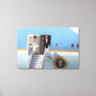トランプ大統領が空軍1から脱出 キャンバスプリント