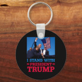 トランプ大統領とHでの射撃、 発砲後に立つ キーホルダー (正面)