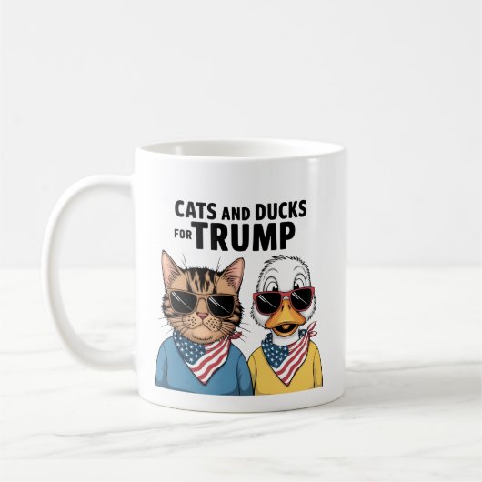 トランプ大統領のための猫とアヒル コーヒーマグカップ (左)