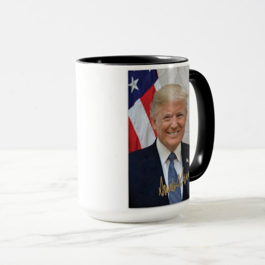 トランプ大統領の署名 マグカップ (正面右)