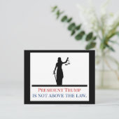 トランプ大統領は法廷女裁判官の上に立たない ポストカード (スタンド正面)