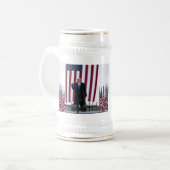 トランプ大統領を支持します ビールジョッキ (正面左)