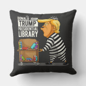 トランプ大統領図書館の刑務所 クッション (裏面)