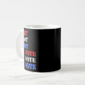 トランプ大統領選挙に奮闘し投票せよ  コーヒーマグカップ (正面左)