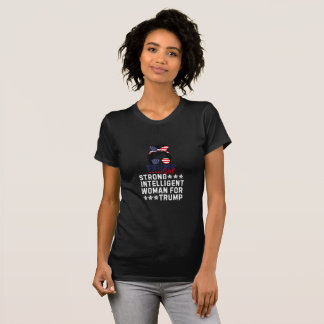 トランプ女子知性があるMAGA女子の強い女性 Tシャツ