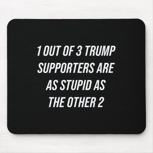 トランプ支持者の3人のうち1人はOと同じくらい愚かである マウスパッド (正面)