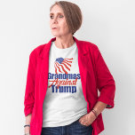 トランプ政権に反対する大御所 Tシャツ<br><div class="desc">ドナルド・トランプに対するグランドマザーズは、2024年の選挙のためにアメリカの旗を赤、白、青で飾った、このアンチトランプの祖母のTシャツと団結する。</div>