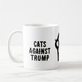 トランプ政権のマグに反対する猫 コーヒーマグカップ (左)