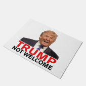 トランプ歓迎なし ドアマット (アングル)