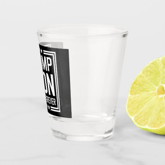 トランプ氏は2024年、米国のマガ大統領選挙47位を獲得した ショットグラス (右)