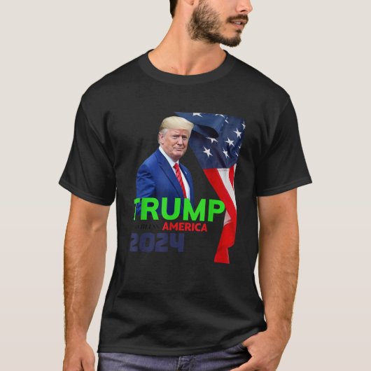 トランプ神祝福アメリカ2024トランプ2024大統領のために Tシャツ (正面)