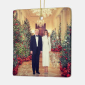 トランプ米大統領ホワイトハウスクリスマスメタルホーン セラミックオーナメント (左)