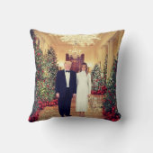 トランプ米大統領ホワイトハウスクリスマス クッション (裏面)