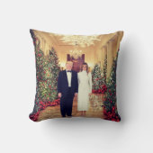トランプ米大統領ホワイトハウスクリスマス クッション (正面)