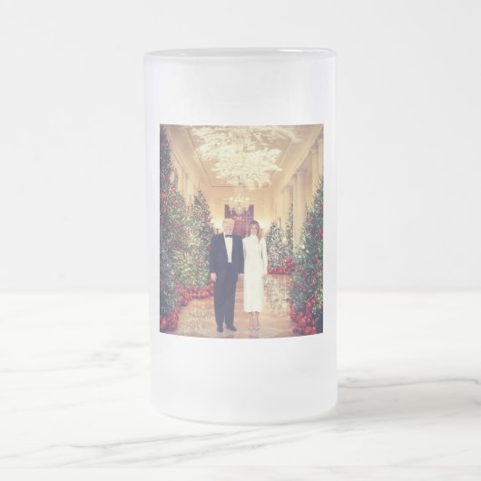 トランプ米大統領ホワイトハウスクリスマス フロストグラスビールジョッキ (中央)