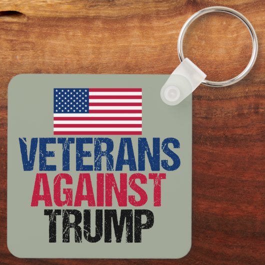 トランプ米州旗に対する退役軍人 キーホルダー (裏面)