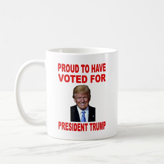 トランプ誇りを持った大統領に投票した コーヒーマグカップ (左)