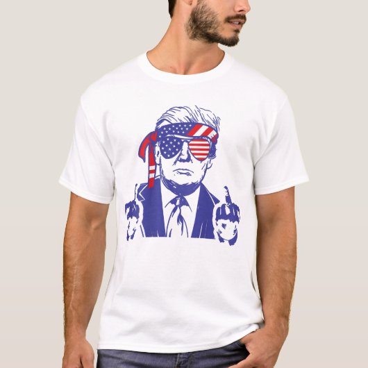 トランプ逮捕このおもしろいトランプ2024米国国旗 Tシャツ (正面)