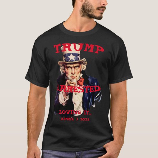 トランプ逮捕2023火曜日アンクルサム Tシャツ (正面)