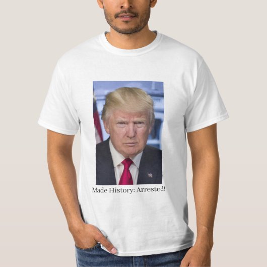 トランプ逮捕Tシャツ Tシャツ (正面)