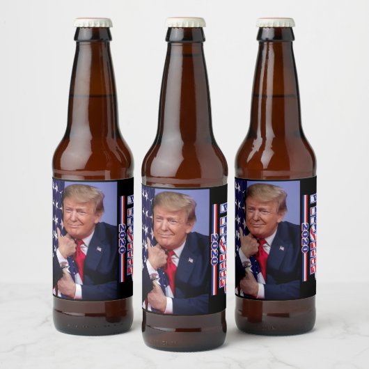 トランプ2020フラグをハグするトランプ ビールラベル (ボトル)