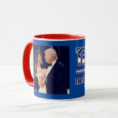 トランプ2020最高のはまだ来だ マグカップ (正面左)