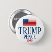 トランプ2020 -名門私立校風のアメリカ国旗の赤白青 缶バッジ (正面&裏面)