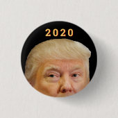 トランプ2020 缶バッジ (正面)