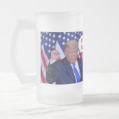 トランプ2024が戻ってくる フロストグラスビールジョッキ (左)