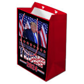 トランプ2024が戻る ミディアムペーパーバッグ (裏面アングル)