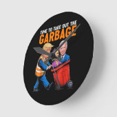 トランプ2024のゴミおもしろいギャーブを取り出す時間 ラウンド壁時計 (傾斜)