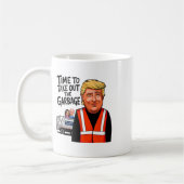 トランプ2024の時間おもしろいのガービージュ コーヒーマグカップ (左)