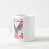 トランプ2024アメリカを取り戻すアメリカ国旗トランプ2 コーヒーマグカップ (正面左)