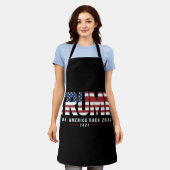 トランプ2024アメリカを取り戻すアメリカ2024ギフト エプロン (着用した状態)