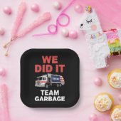 トランプ2024トラックのゴミ私たちはチームのゴミを行った ペーパープレート (パーティー)