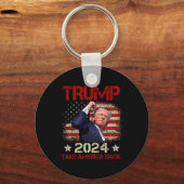 トランプ2024トランプ・ラリーで最初のポン生き延びプショット キーホルダー (正面)