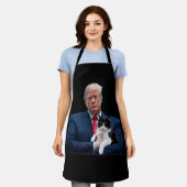 トランプ2024ネコMAGAトおもしろいランプ猫 エプロン (着用した状態)