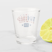 トランプ2024ヴィンテージ愛国的なアメリカ国旗の贈り物 ショットグラス (裏面)