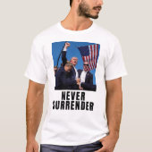 トランプ2024決して降伏しない Tシャツ (正面)