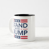 トランプ2024私はトランプのサポートプレジデントと立つ ツートーンマグカップ (正面左)